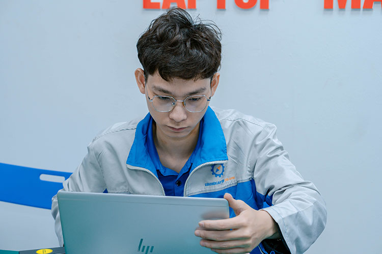 Kỹ thuật viên cơ sở 24hGroup An Khánh đảm bảo thực hiện cam kết về chất lượng dịch vụ